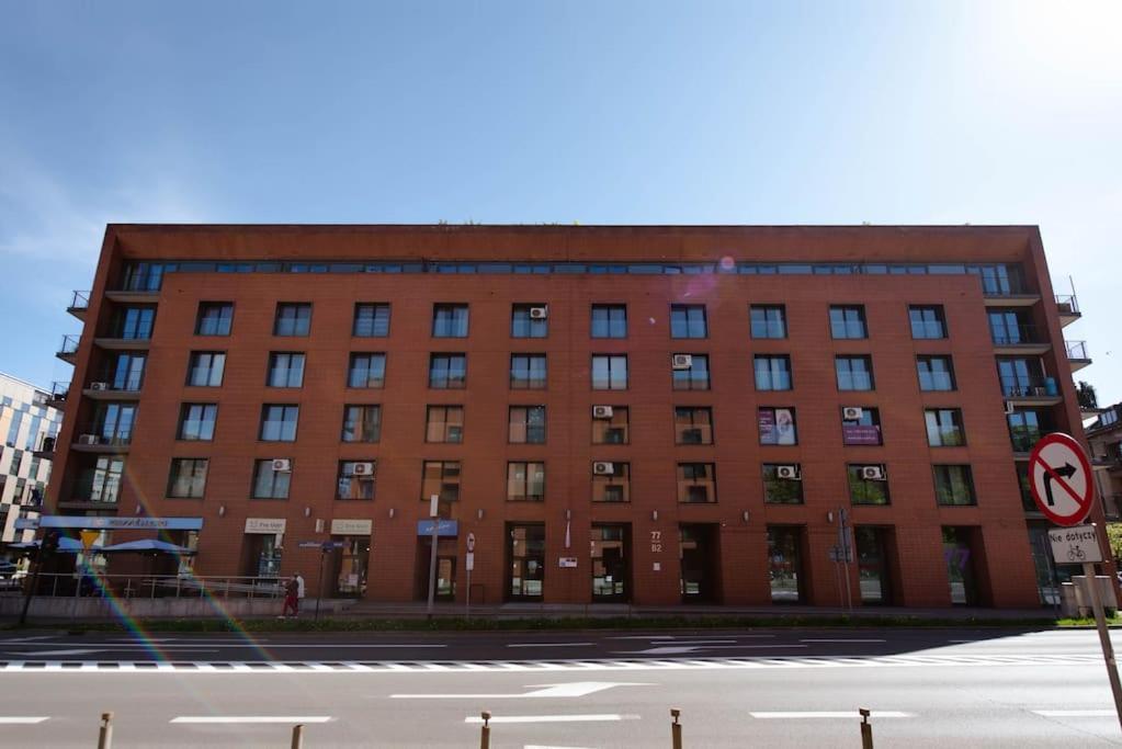 Wygodny Apartament Przy Dworcu Краков Экстерьер фото