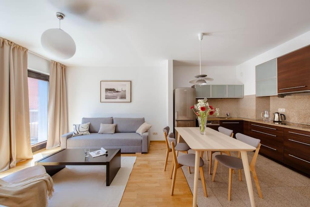 Wygodny Apartament Przy Dworcu Краков Экстерьер фото