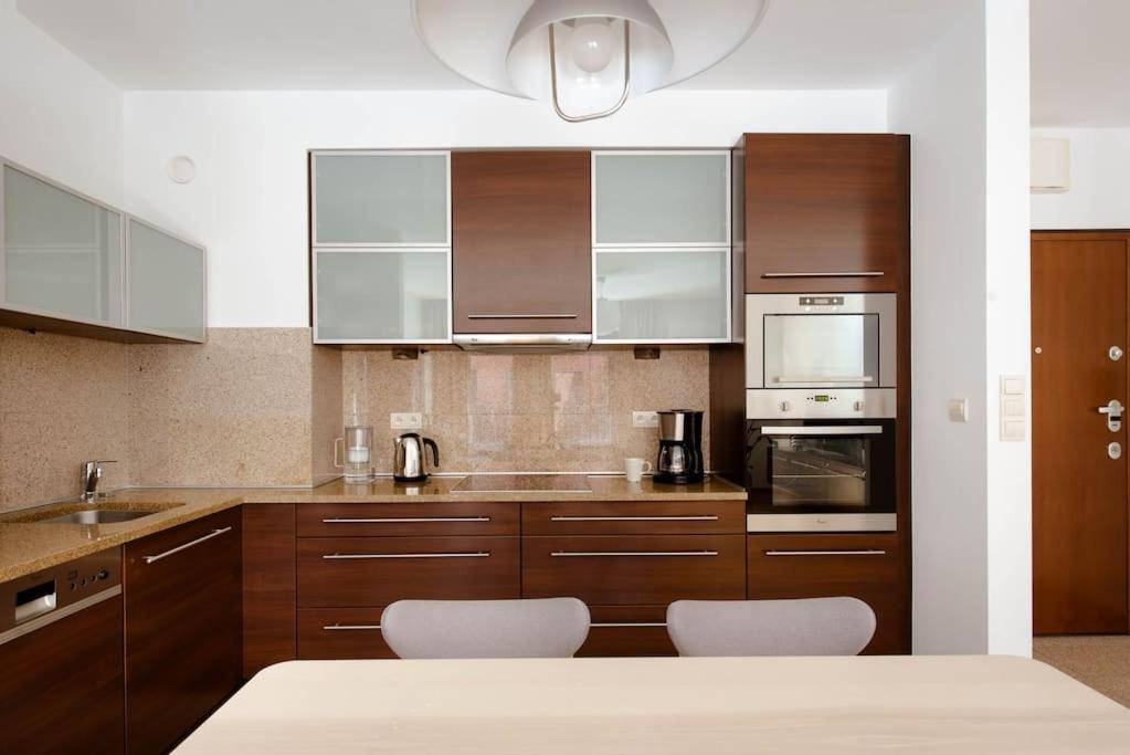 Wygodny Apartament Przy Dworcu Краков Экстерьер фото