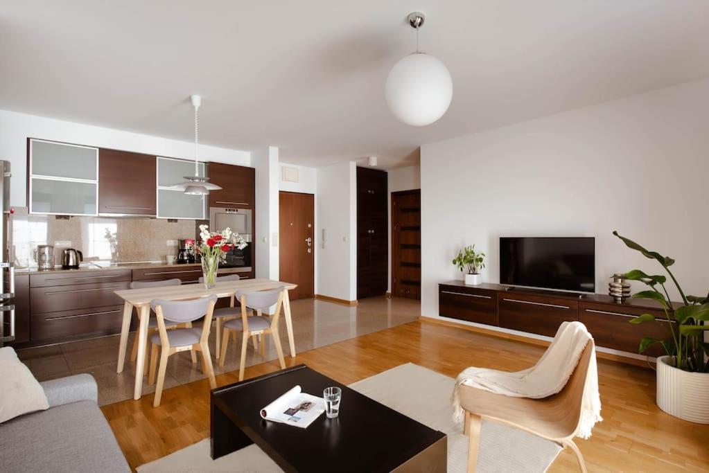 Wygodny Apartament Przy Dworcu Краков Экстерьер фото